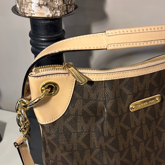 Michael Kors Tan and Brown Shoulder Bag with Gold Hardware LG - Picture 2 of 16